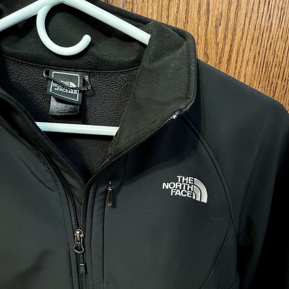 Women’s North Face Jacket - Picture 3 of 3